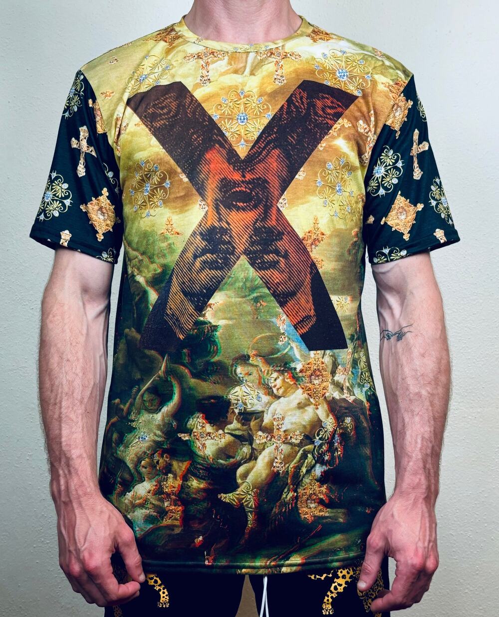 Vapor 95 Mens Tee Shirt Size Small Colorful Art To Wear Medieval Art Y2K